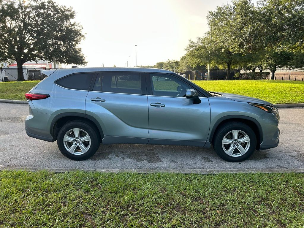 Thumbnail: 2022 Toyota Highlander - 6