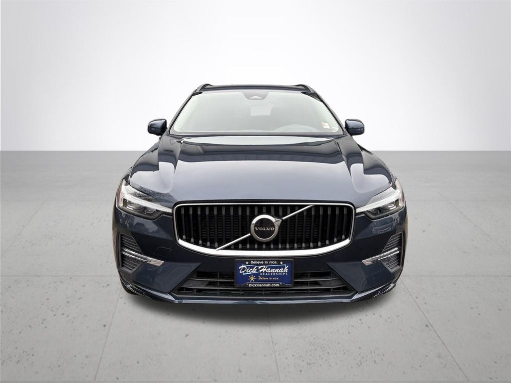 2022 Volvo XC60 B5 Momentum