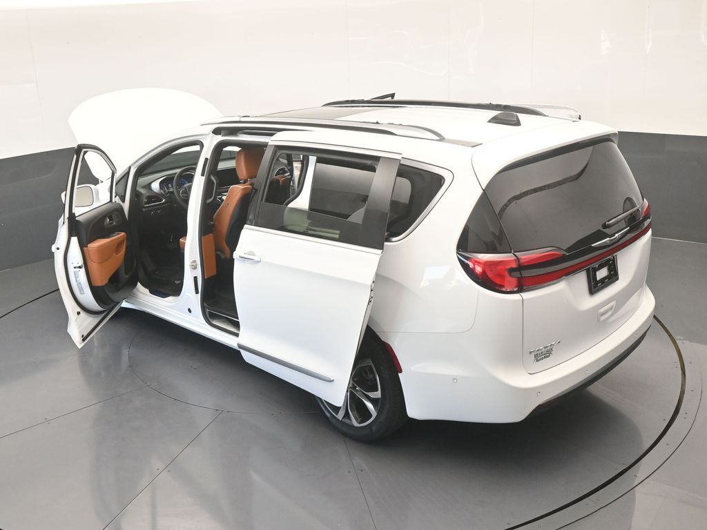 Used 2024 Bright White Clearcoat Chrysler Pinnacle image 81