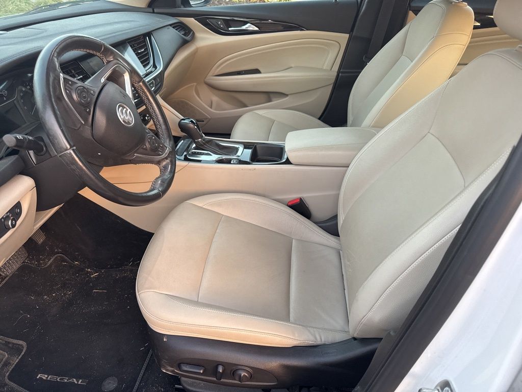 2019 Buick Regal TourX AWD Essence