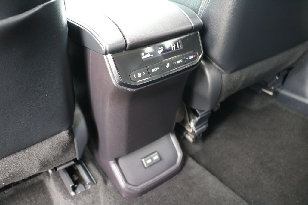 2025 Toyota Highlander XLE - Photo 25