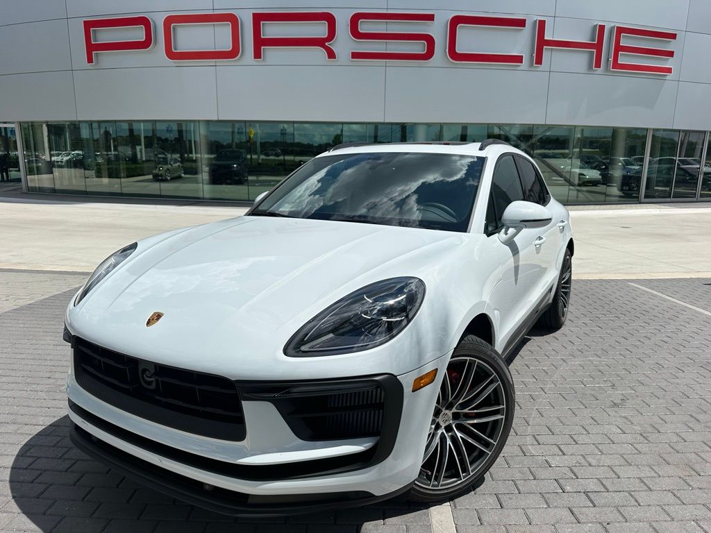Thumbnail: 2025 Porsche Macan - 1