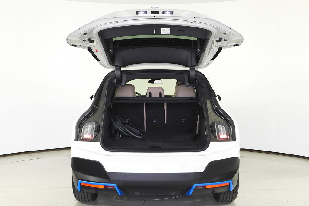 Thumbnail: 2022 BMW iX - 9