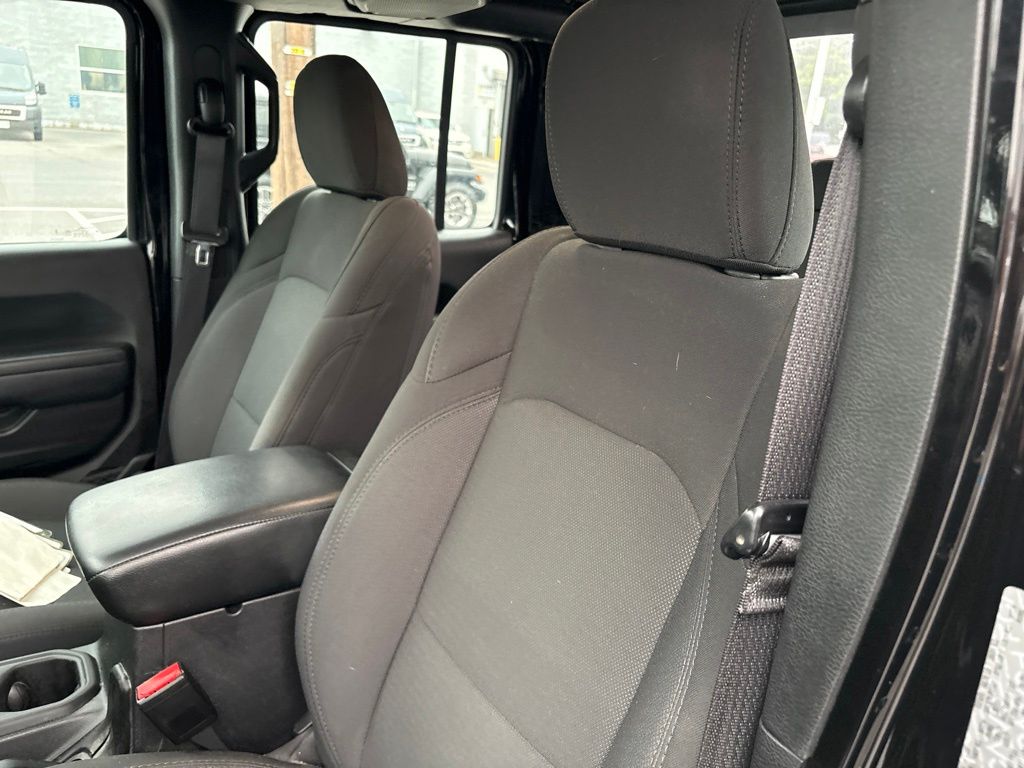 2023 Jeep Gladiator — photo 6