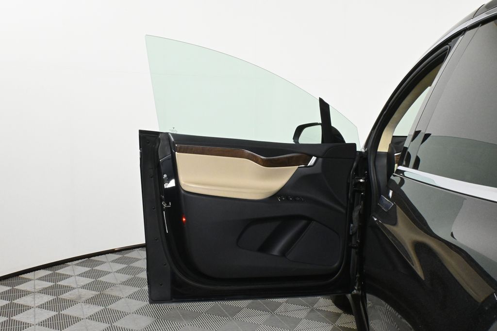 2017 Tesla Model X 75D 31