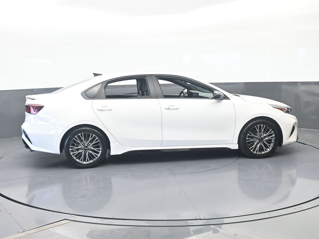 Used 2024 Snow White Pearl Kia GT-Line image 7