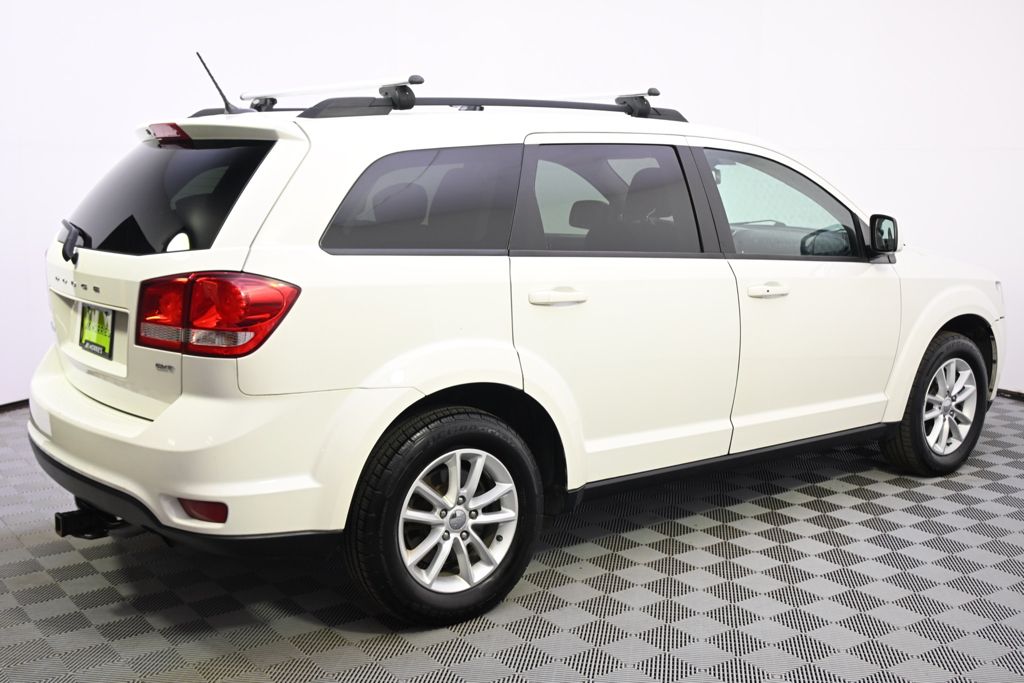 Used 2017 White Dodge SXT image 7