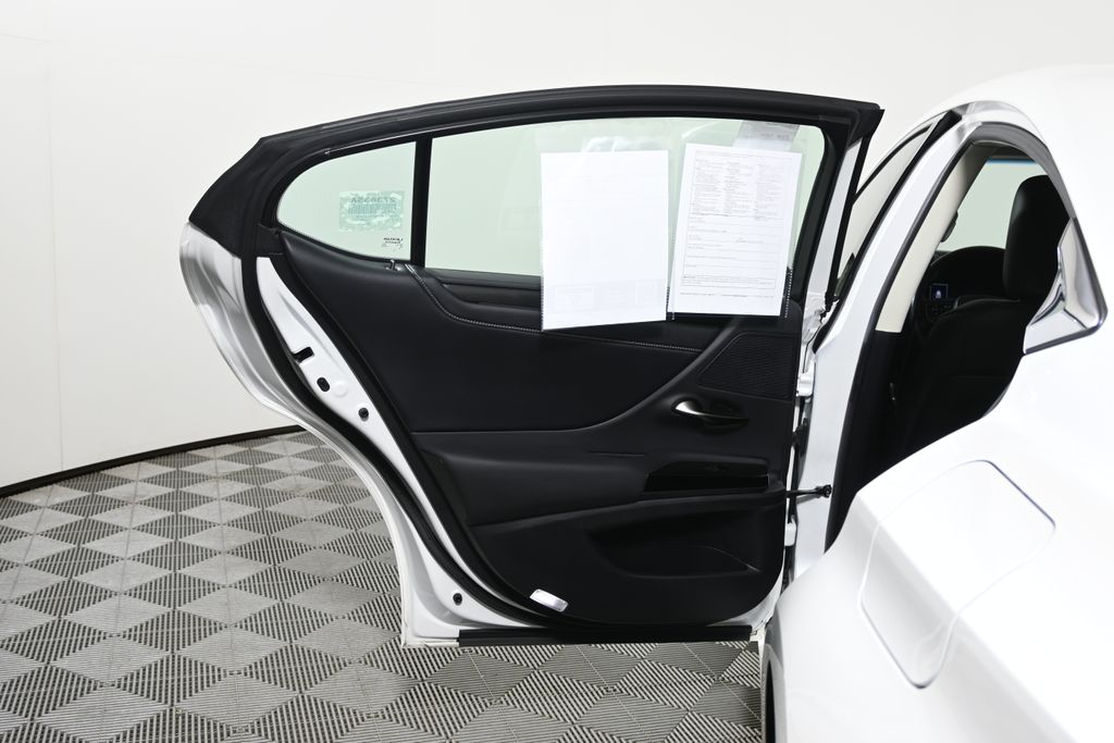 Thumbnail: 2023 Lexus ES - 31