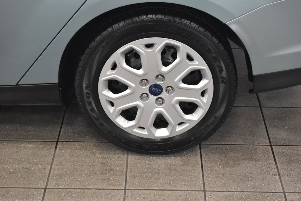 2012 Ford Focus SE 12
