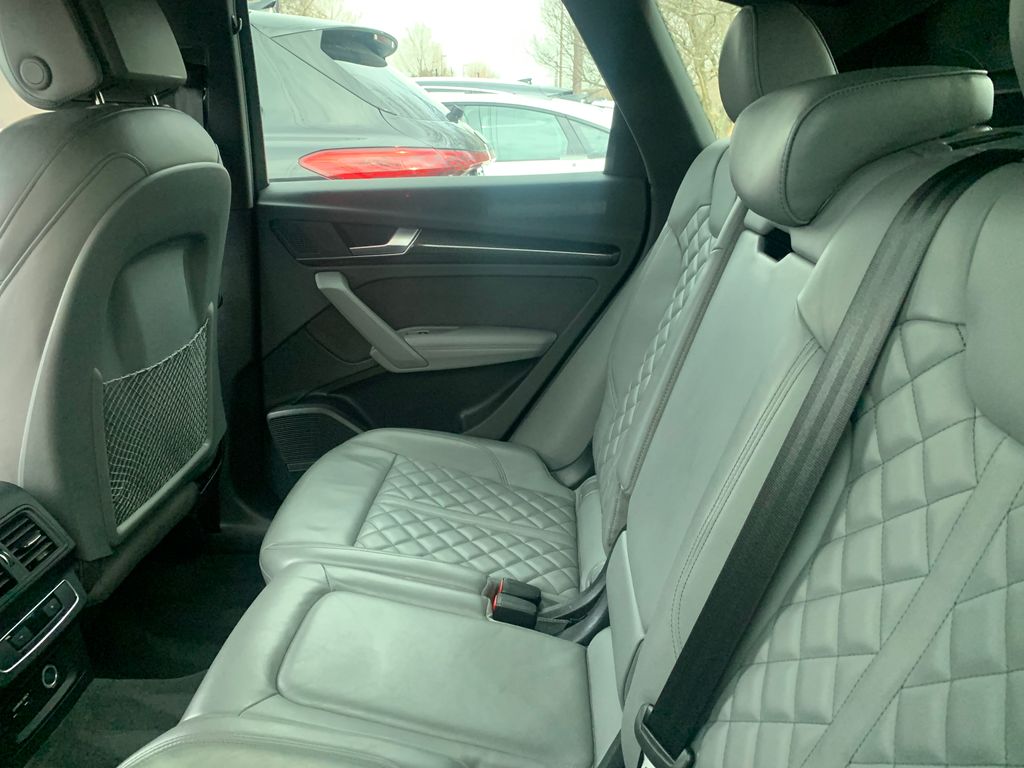 Thumbnail: 2023 Audi SQ5 - 6