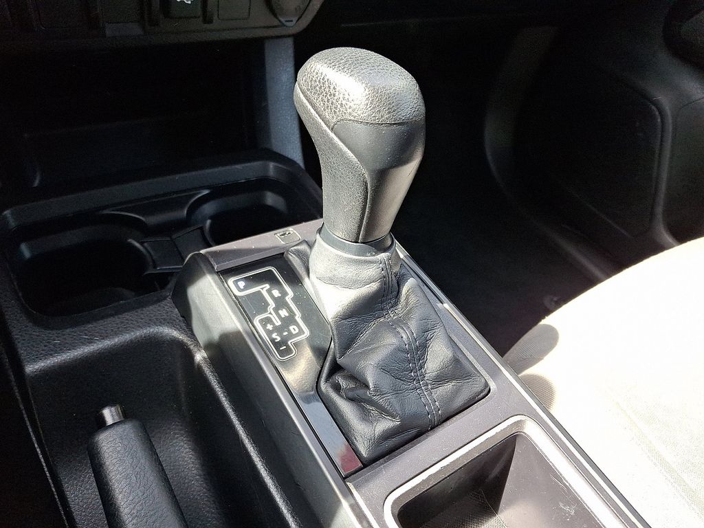 2022 Toyota Tacoma SR 14
