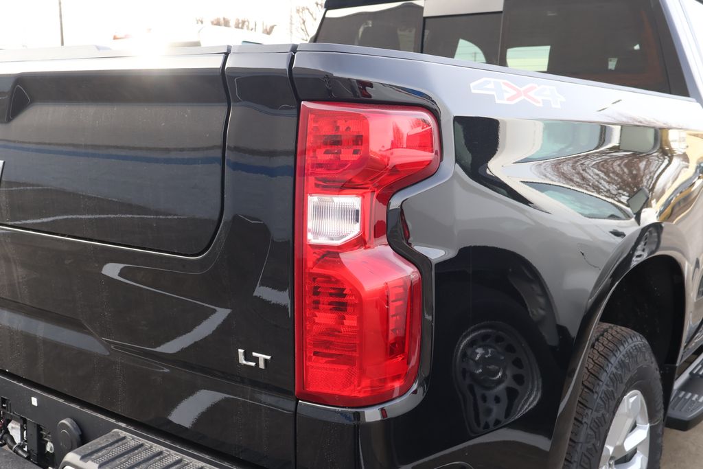 Thumbnail: 2026 Chevrolet Silverado 1500 - 6