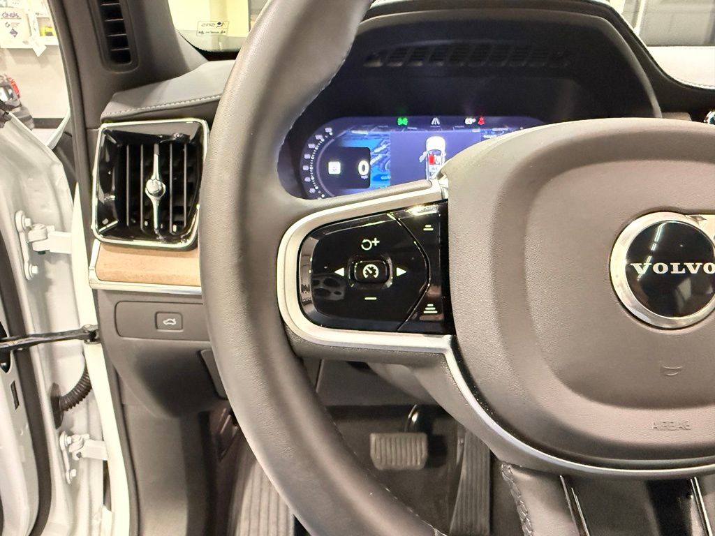 Thumbnail: 2026 Volvo XC90 - 13