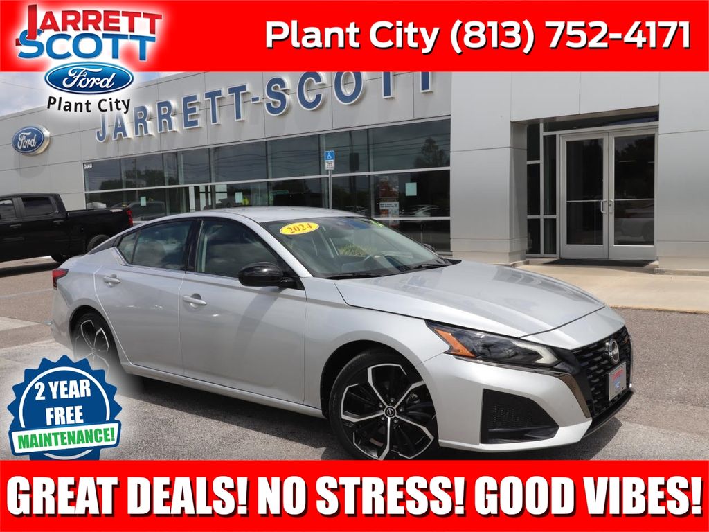 Brilliant Silver Metallic 2024 Nissan Altima Sedan Front-Wheel Drive Continuously Variable Transmission