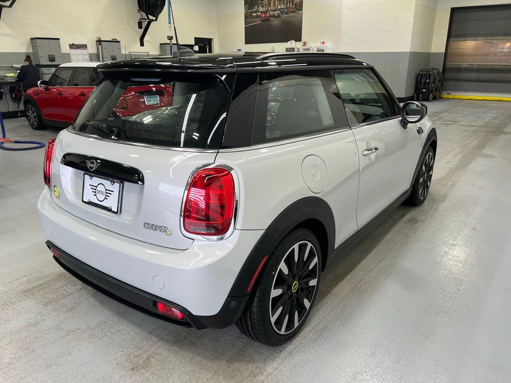 2022 MINI Cooper SE 6