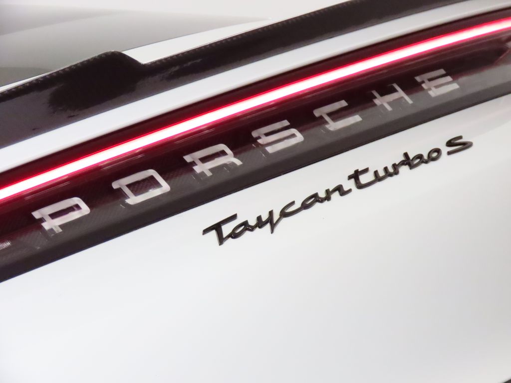 Thumbnail: 2021 Porsche Taycan - 12