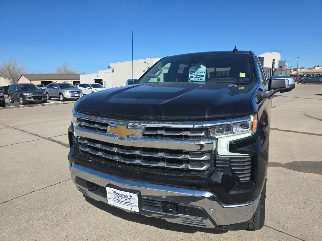 2023 Chevrolet Silverado 1500 LTZ Crew Cab 4WD