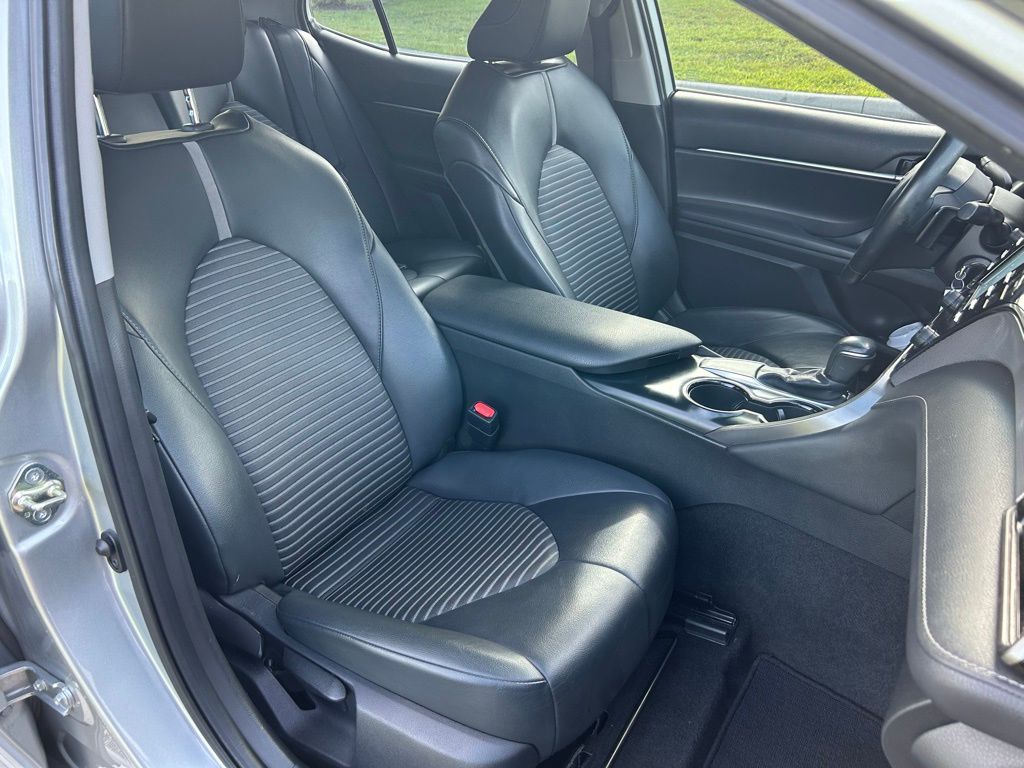 Thumbnail: 2020 Toyota Camry - 15
