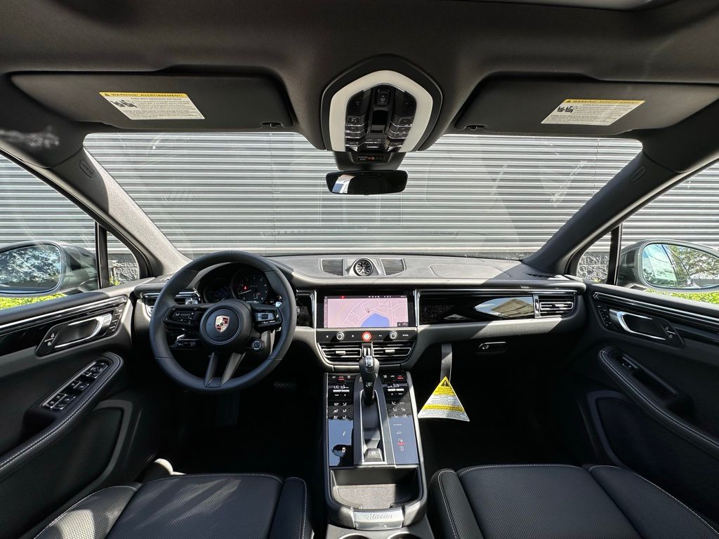 Thumbnail: 2025 Porsche Macan - 32