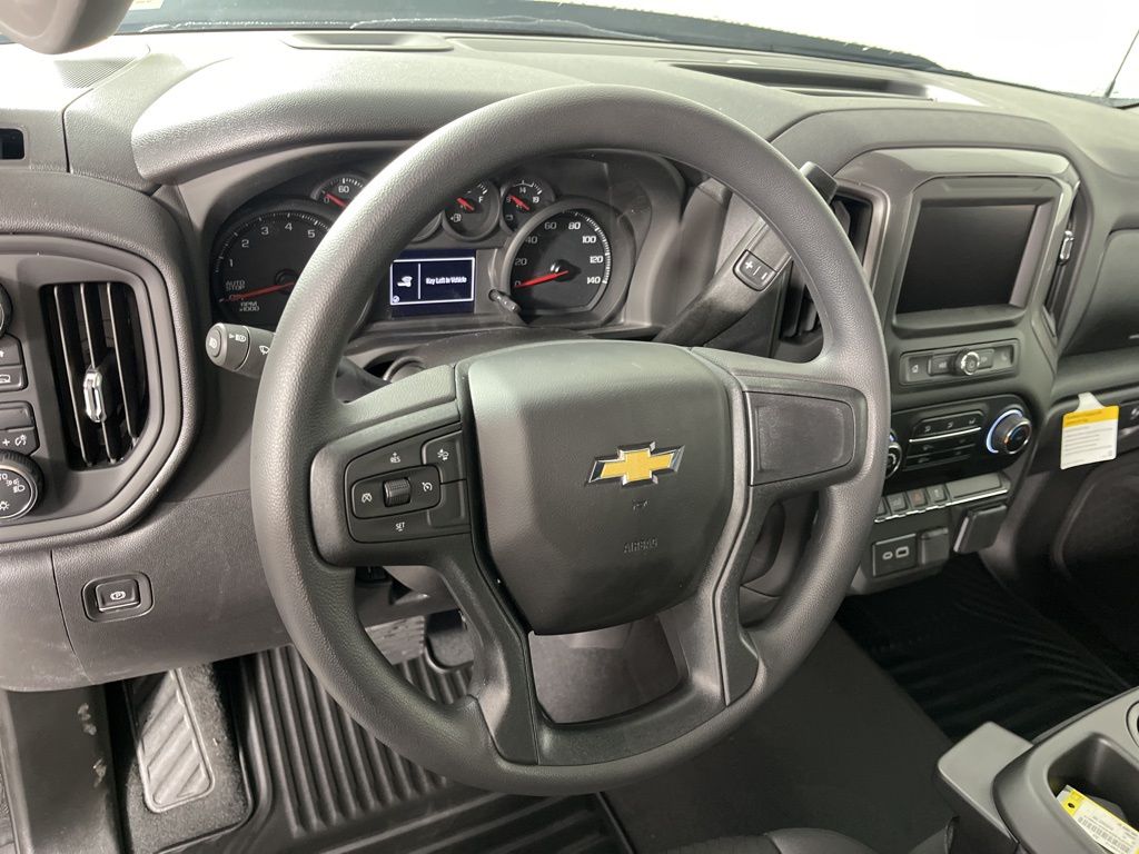 2025 Chevrolet Silverado 1500 Custom 24