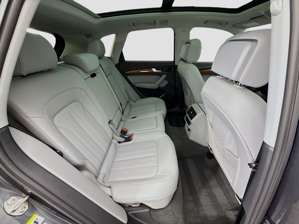 Thumbnail: 2022 Audi Q5 - 20