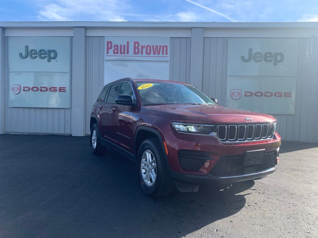 Velvet Red Pearlcoat 2023 Jeep Grand Cherokee SUV / Crossover Four-Wheel Drive 8-Speed Automatic