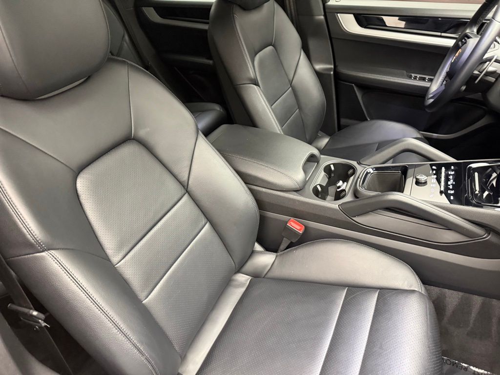 Thumbnail: 2024 Porsche Cayenne - 31