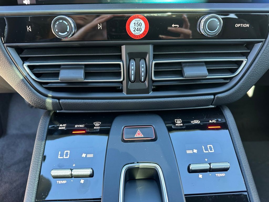 Thumbnail: 2026 Porsche Macan - 25