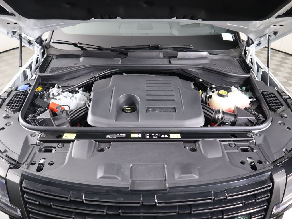 2025 Land Rover Range Rover SE 31
