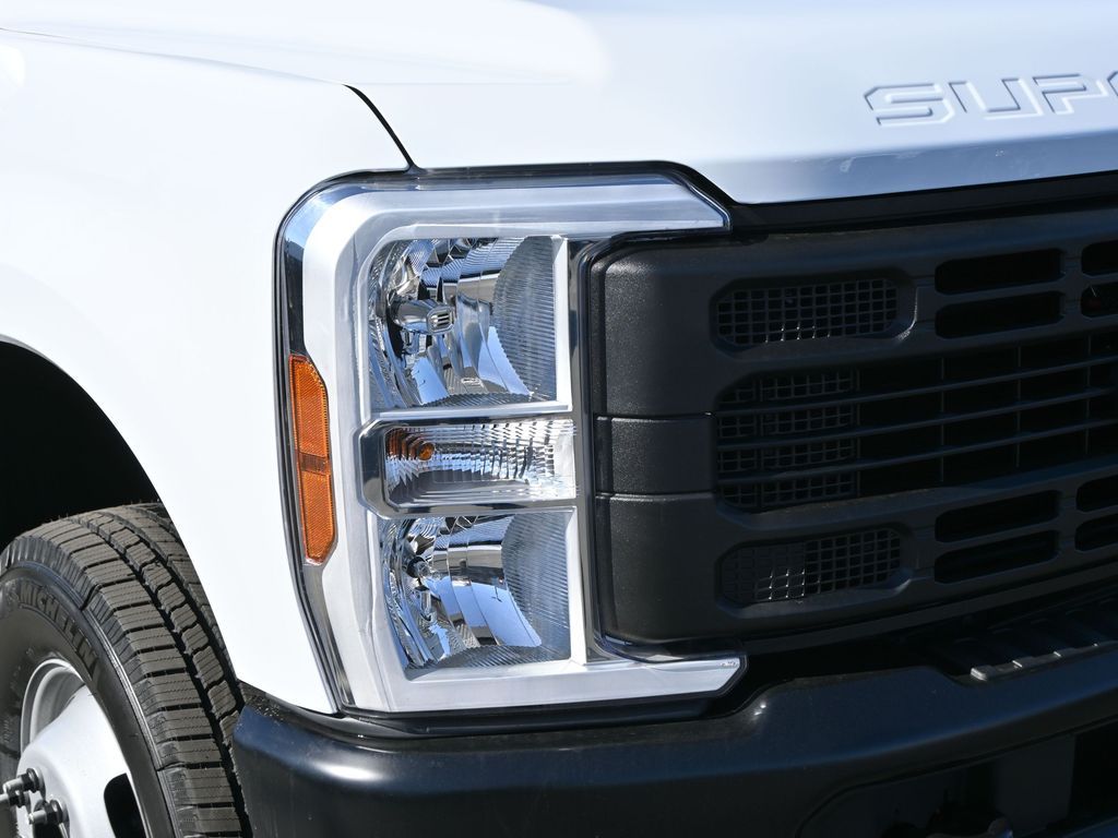 2025 Ford F-350 Super Duty XL