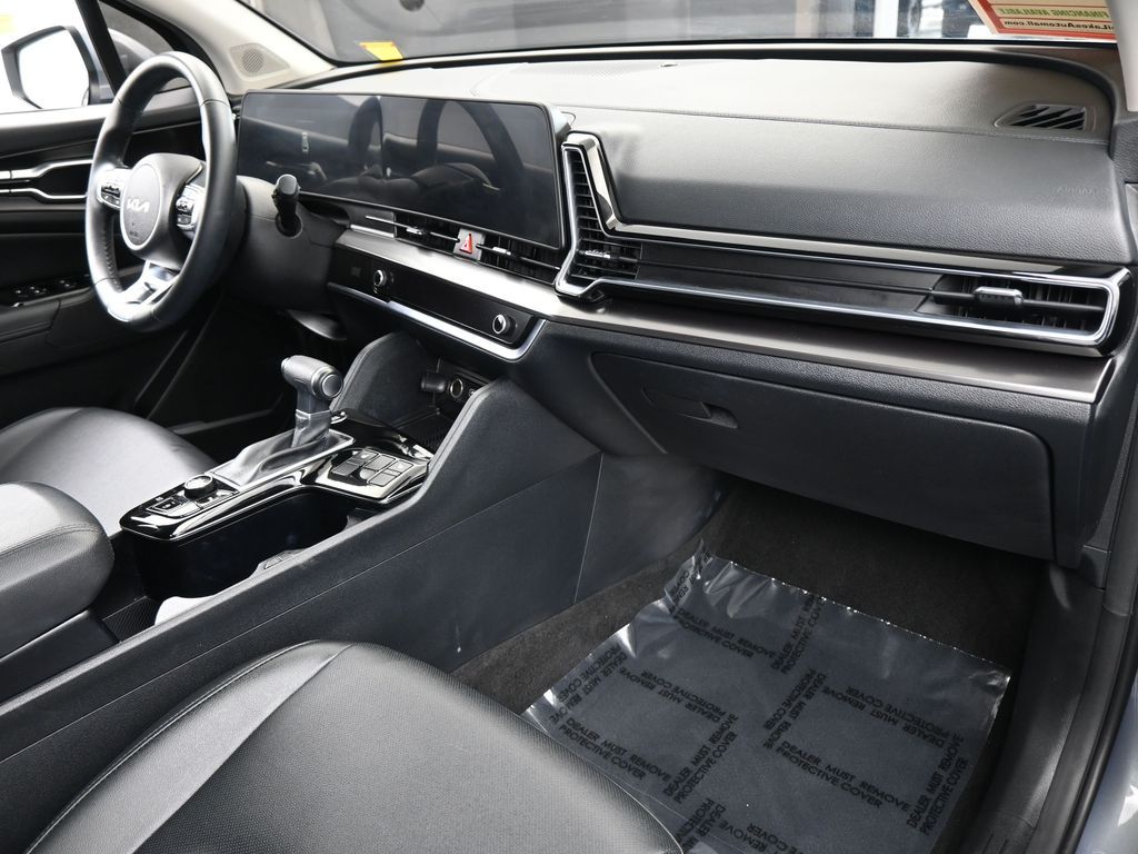 Used 2025 Everlasting Silver Kia EX image 47