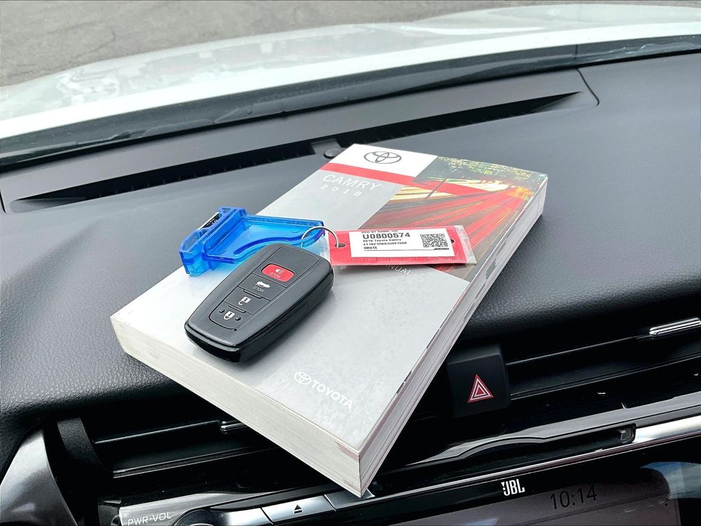 2018 Toyota Camry — photo 31