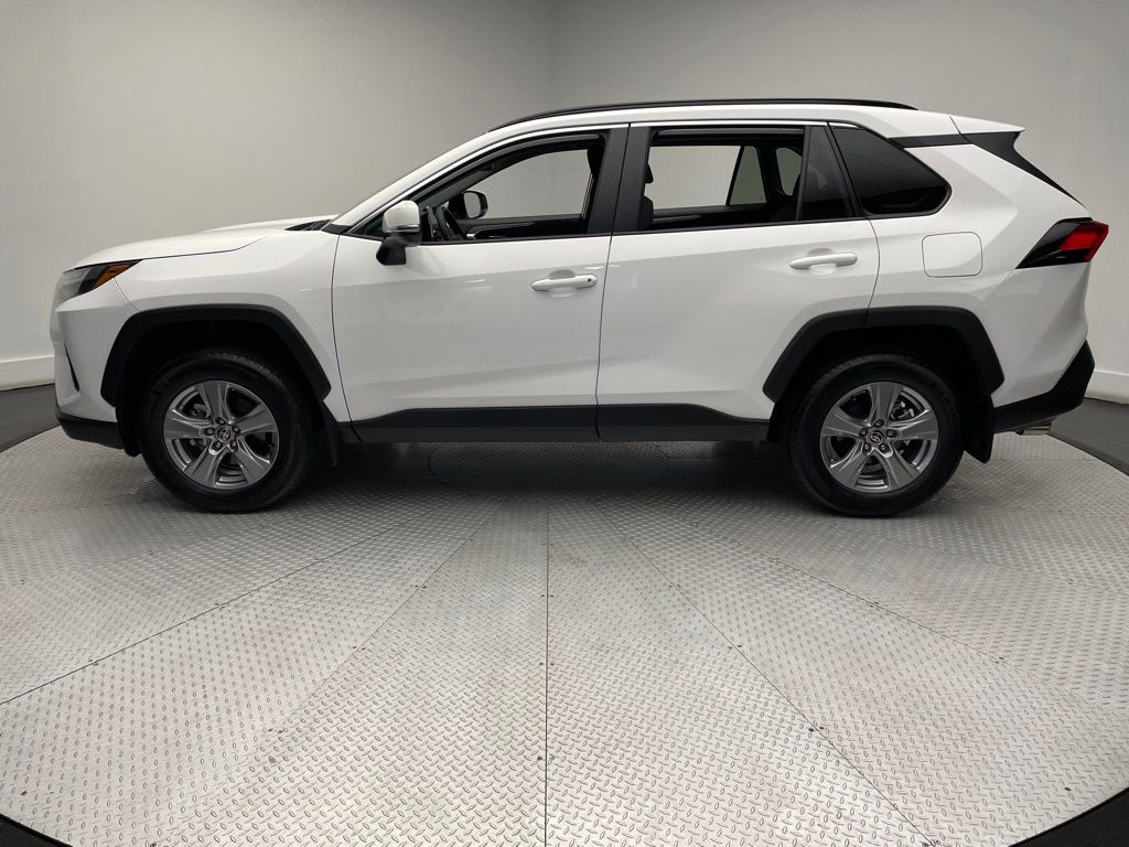 2024 Toyota RAV4 XLE 8