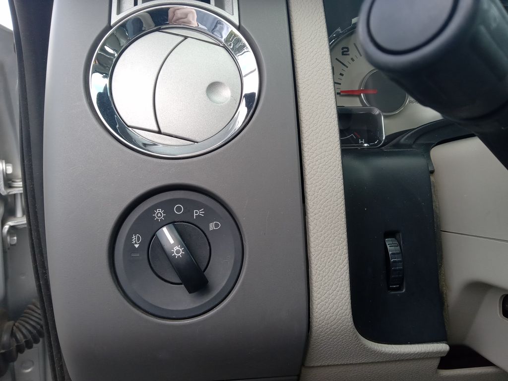 2014 Ingot Silver Metallic Ford Expedition XLT 4X4 SUV