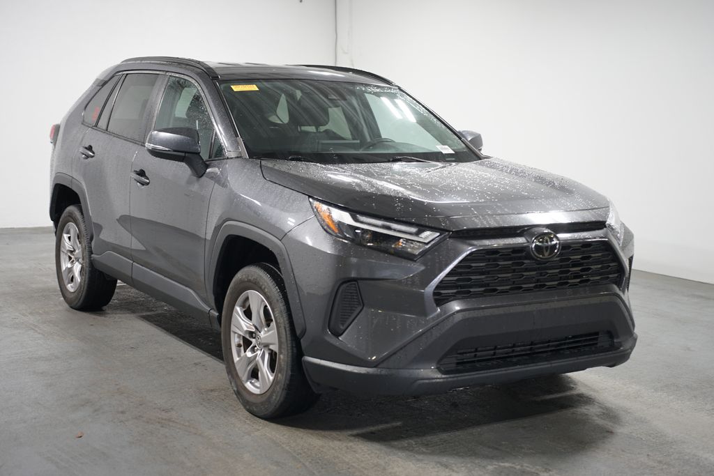 2023 Toyota RAV4 XLE 3