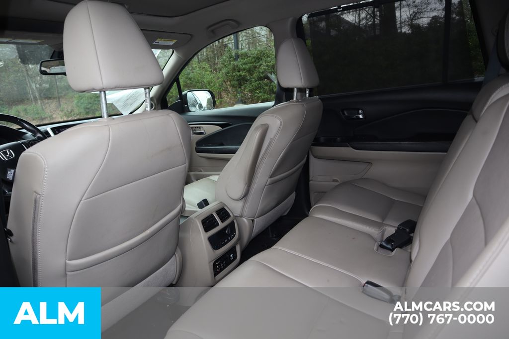 Used 2018  Honda Touring image 19