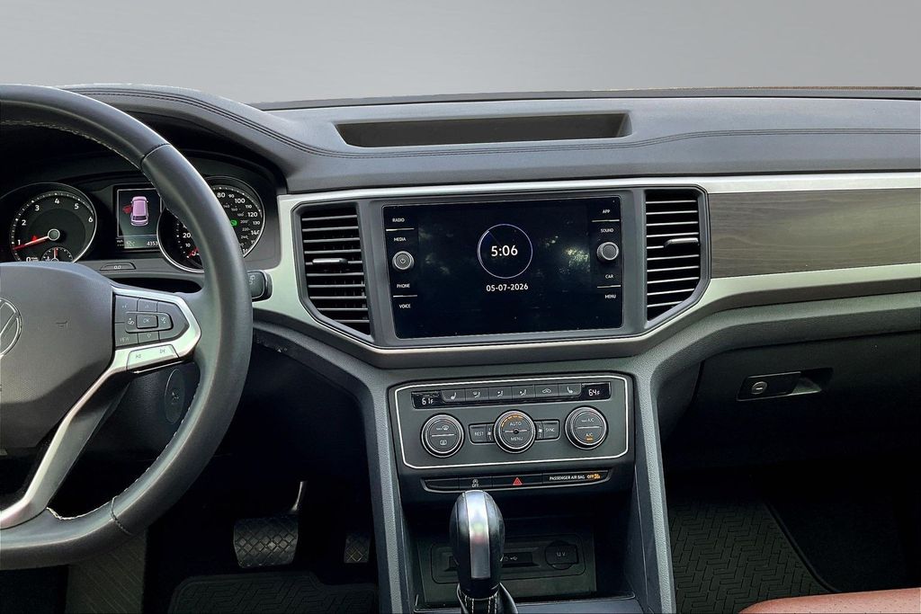 2021 Volkswagen Atlas 3.6L V6 SE w/Technology White at DeMontrond Auto Country