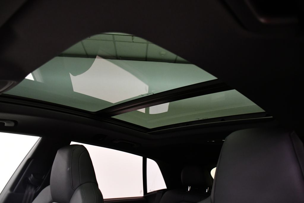 Thumbnail: 2026 Audi RS Q8 - 16