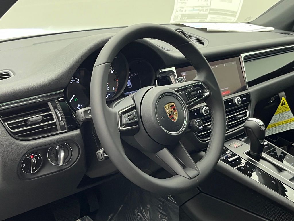 Thumbnail: 2025 Porsche Macan - 4