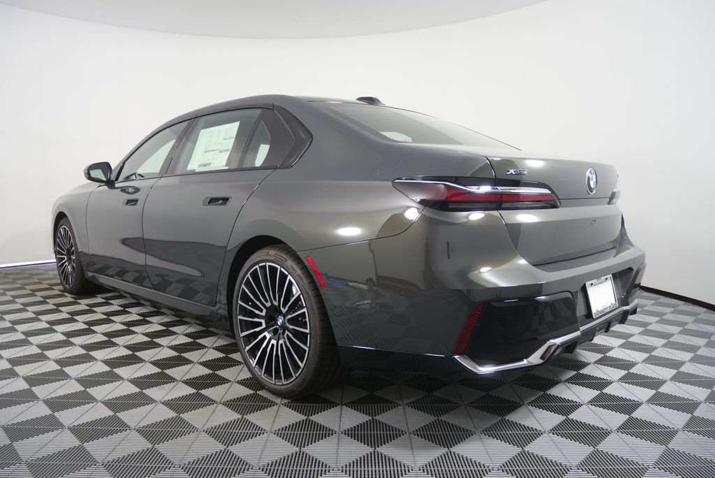 Thumbnail: 2026 BMW 7 Series - 6