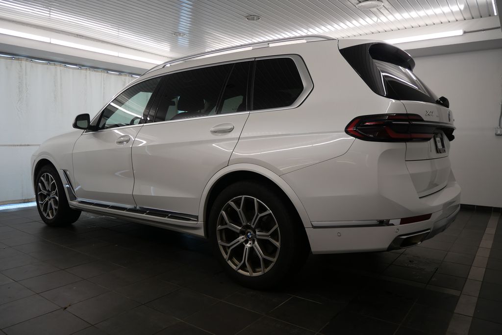 2023 BMW X7 xDrive40i 4