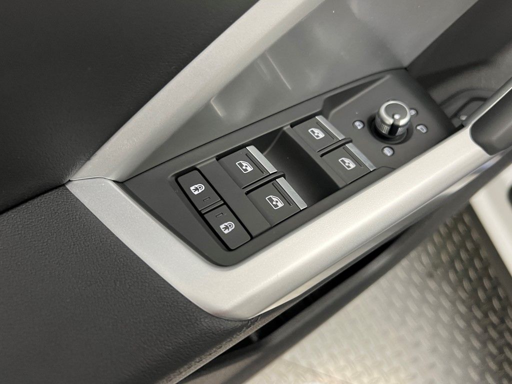 Thumbnail: 2025 Audi Q3 - 31