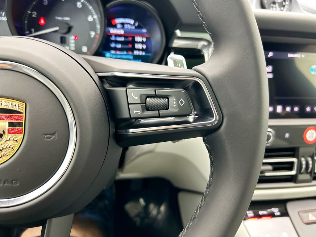 Thumbnail: 2026 Porsche Macan - 15