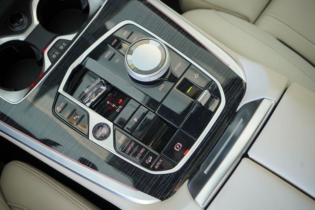 Thumbnail: 2026 BMW X7 - 19