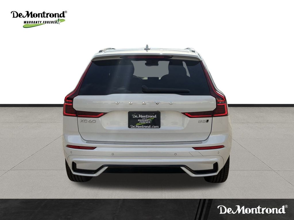 New 2026 Crystal White Volvo B5 AWD Plus image 6