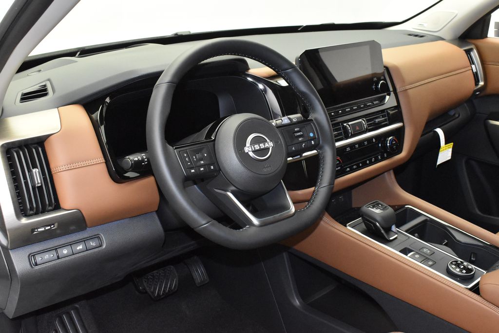 2025 Nissan Pathfinder Platinum 17