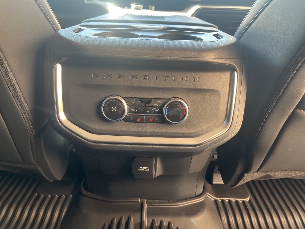 Thumbnail: 2025 Ford Expedition MAX - 32