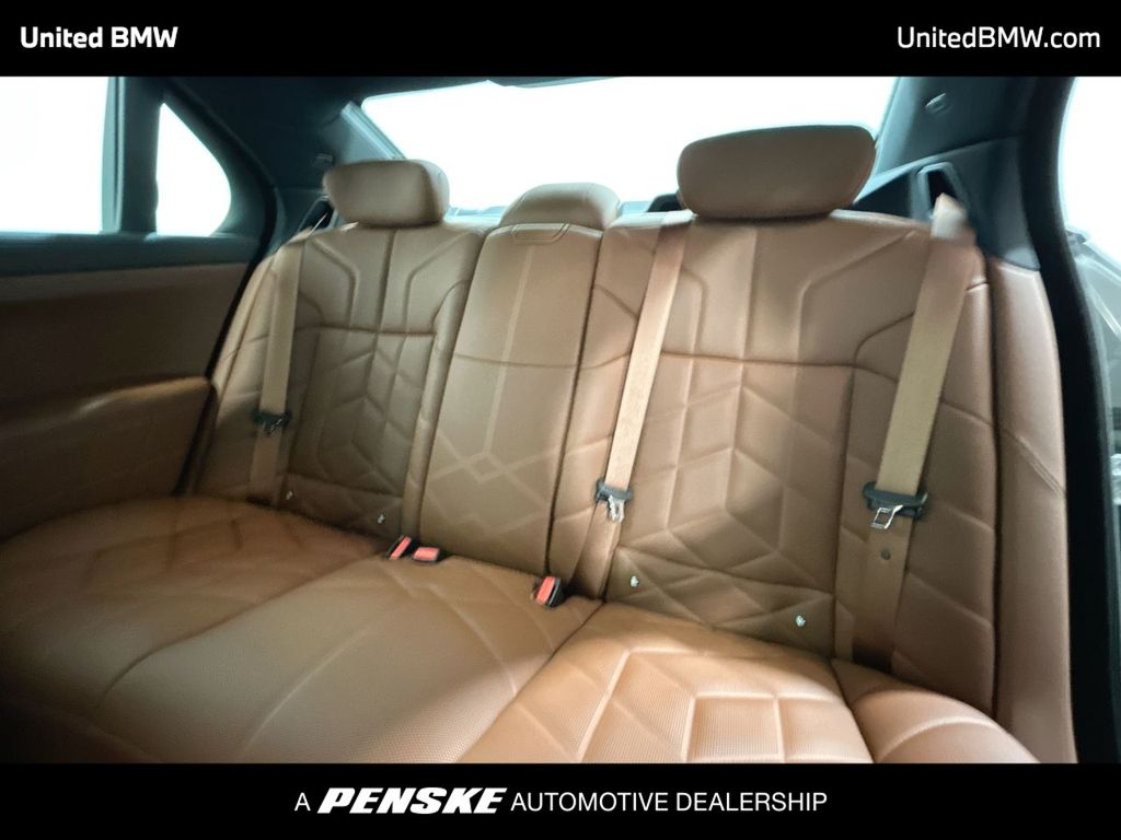 Thumbnail: 2026 BMW 7 Series - 21