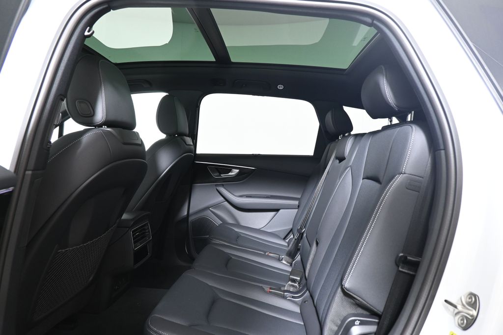 Thumbnail: 2025 Audi Q7 - 28