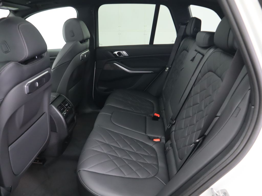 Thumbnail: 2025 BMW X5 - 22
